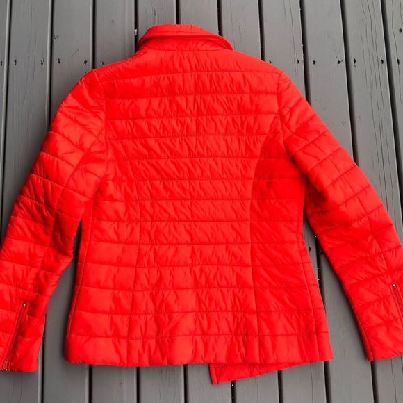 2/$25 🍣 Women’s Slim Puffer Red Orange Down Jacket Snap Buttons Size Medium - Picture 3 of 9